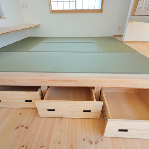 小上がりは収納できるので便利さもあります。