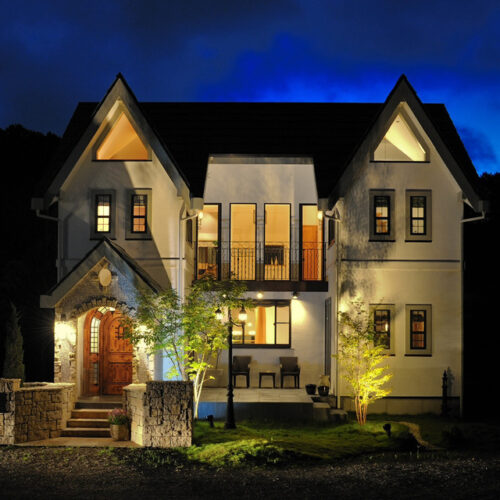 外観はさまざまなアングルや時間帯で見てもおしゃれさが演出されています。