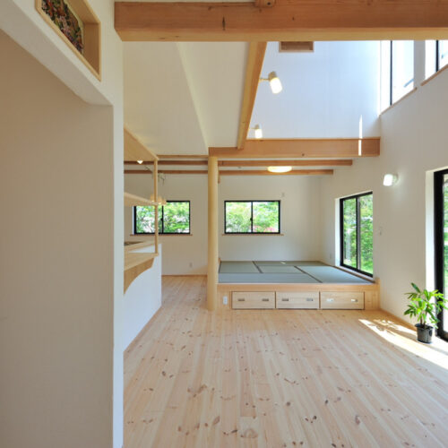 無添加をふんだんに使用しており、吹き抜けとなっています。