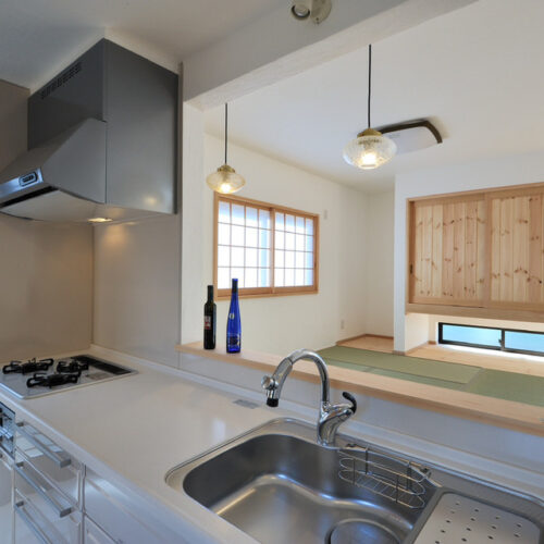 オープンキッチンはコミュニケーションが取りやすいし、料理をしながら お子さんの様子も確認できます。