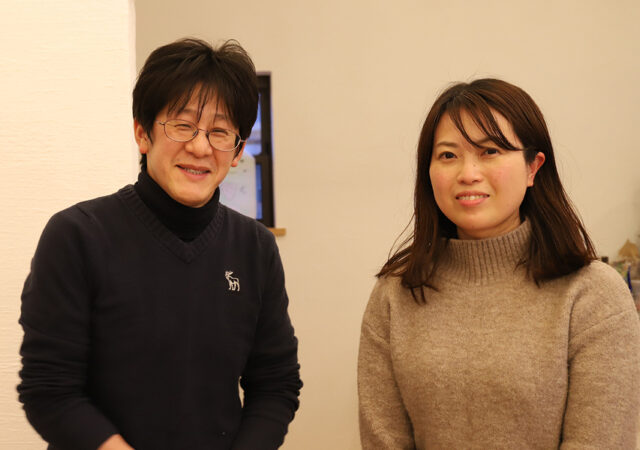 朝日のあたたかさを感じキッチンに立つ幸せ。家に居ながら癒される漆喰と無垢の家