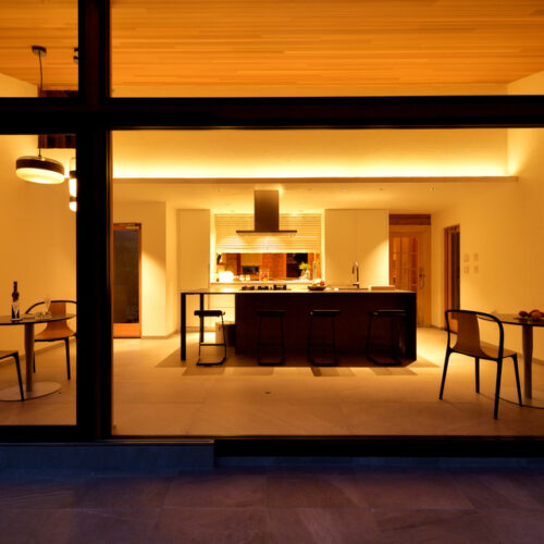 あたたかみを感じる照明とマッチしたお家