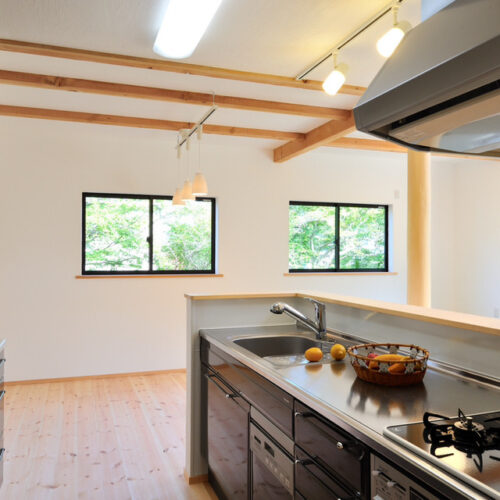 自然と相性抜群な三角屋根の風水設計×無添加住宅はいかがでしょうか。