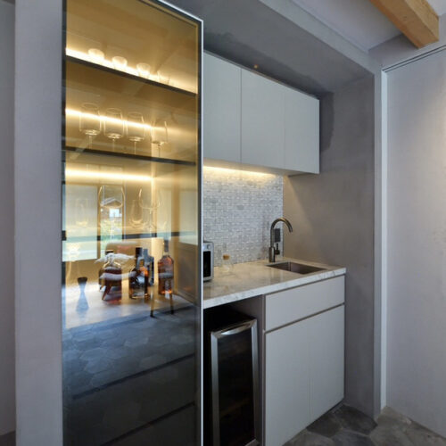 モダンな雰囲気を演出している家はいかがでしょうか。