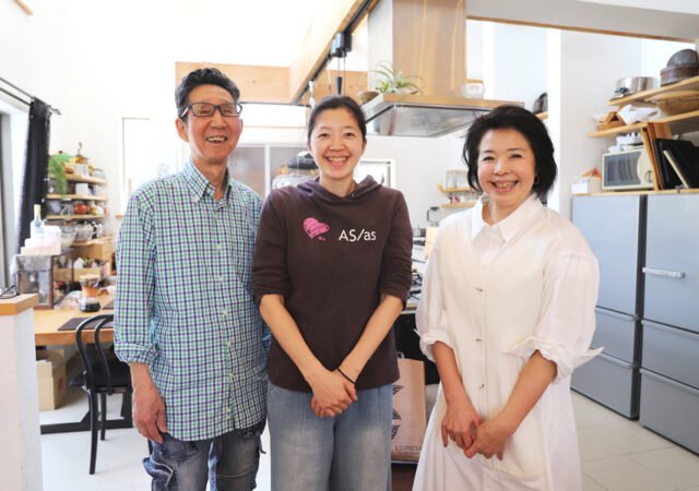 大空間の2Fリビングで開放感ある天然素材の家