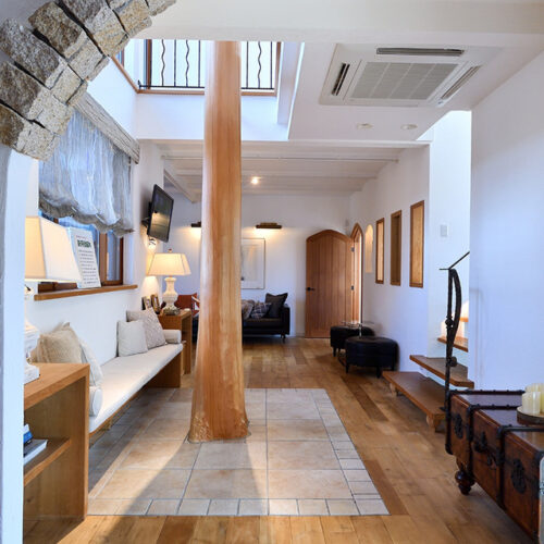 リビングは開放感があり、おしゃれな雰囲気の中で暮らすことができます。