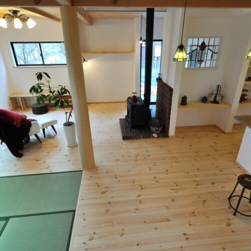 リビングは全体的に開放感があります。