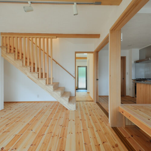 無添加は 森の澄んだ空気を清々しく感じるような感覚で健やかなライフスタイルを楽しめます。