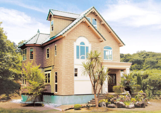 ログハウスとレンガが融合した家