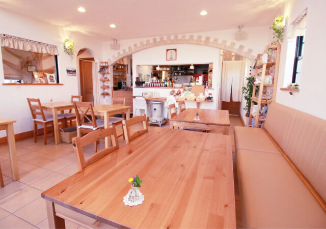 明るく落ち着いた雰囲気の居心地の良い空間