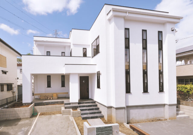 屋上庭園を楽しむ！吹き抜けが気持ちいい無垢床の家